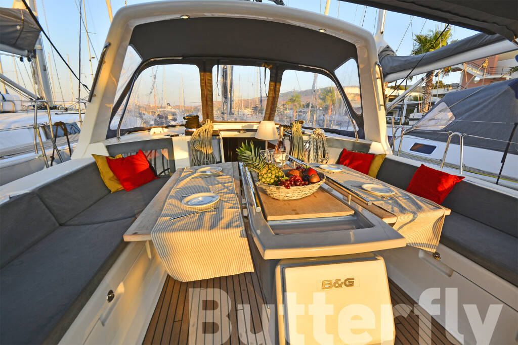 Sailing yacht Oceanis 45 Butterfly