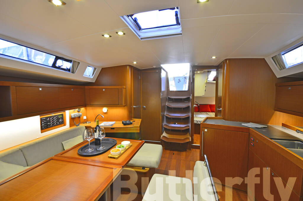 Sailing yacht Oceanis 45 Butterfly