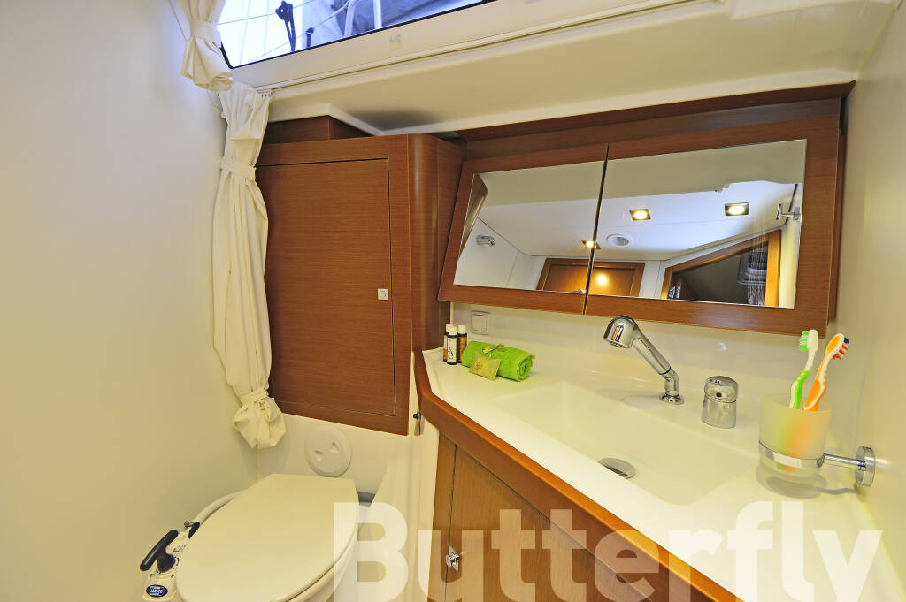 Sailing yacht Oceanis 45 Butterfly