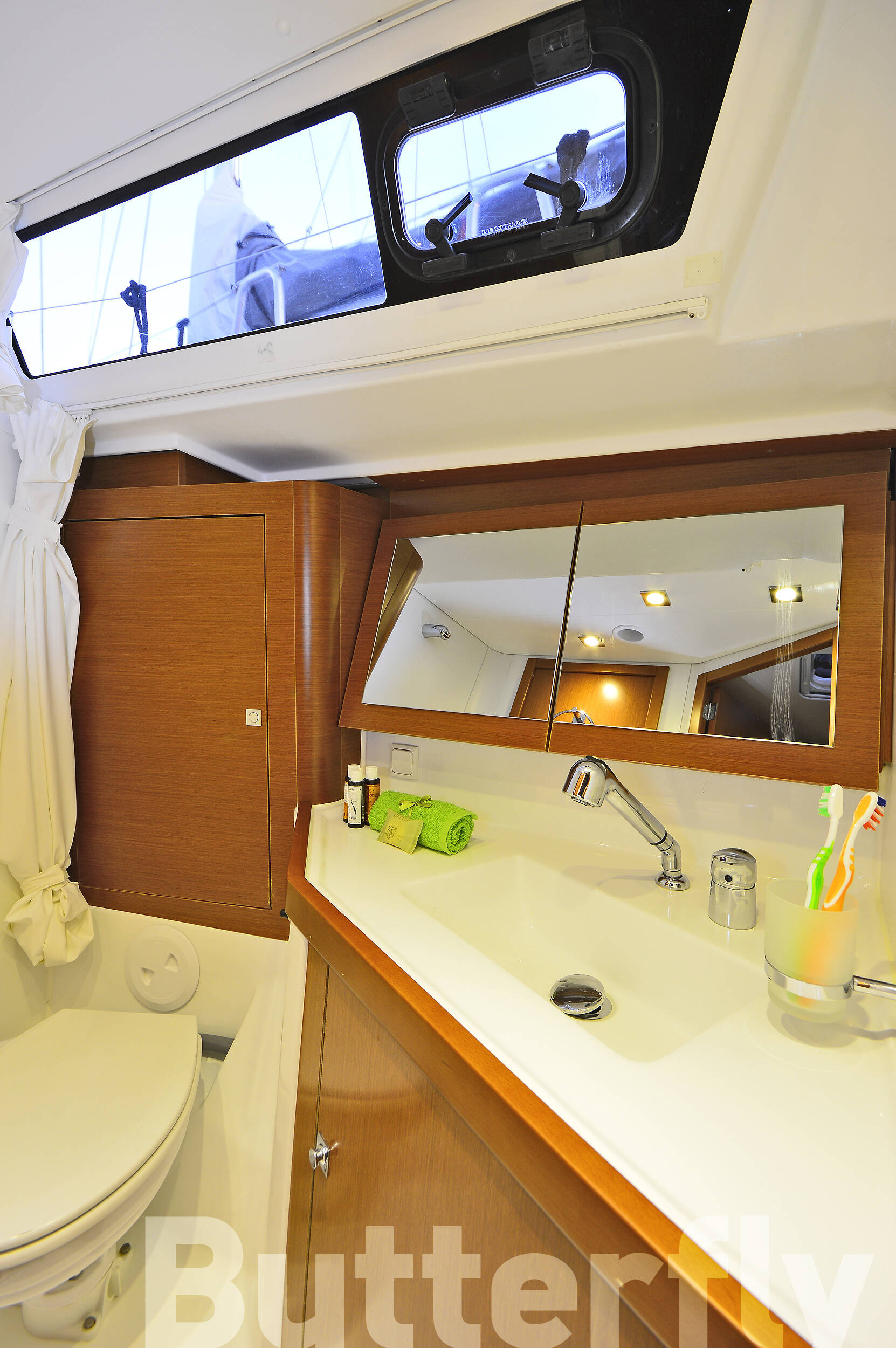 Sailing yacht Oceanis 45 Butterfly