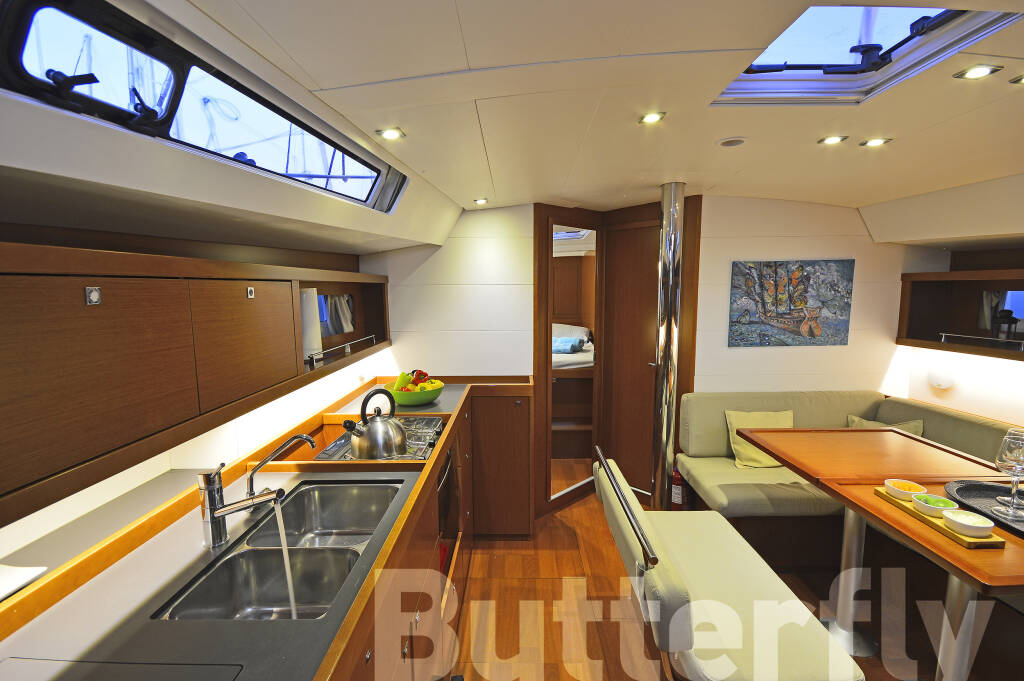 Sailing yacht Oceanis 45 Butterfly