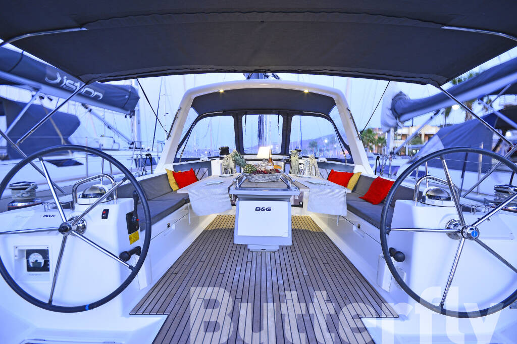 Sailing yacht Oceanis 45 Butterfly