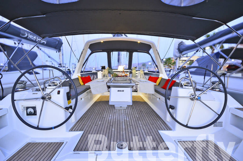 Sailing yacht Oceanis 45 Butterfly