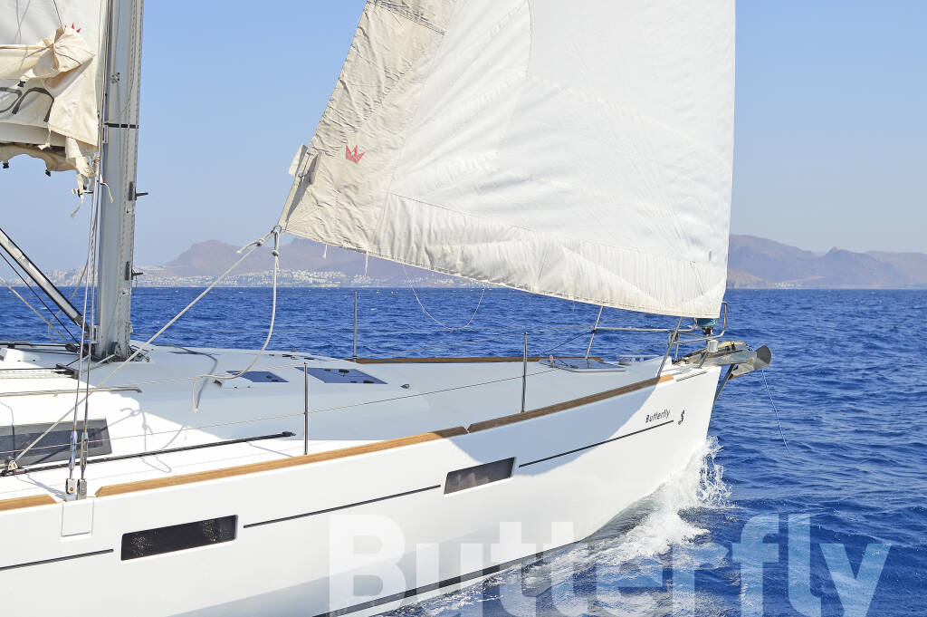 Sailing yacht Oceanis 45 Butterfly