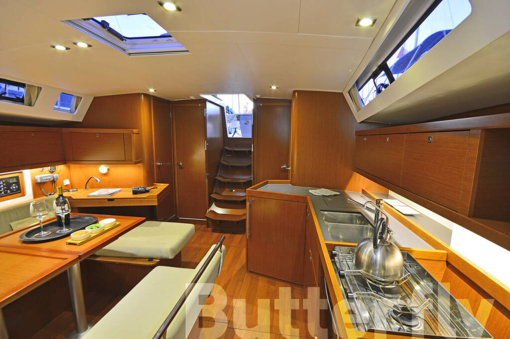 Sailing yacht Oceanis 45 Butterfly