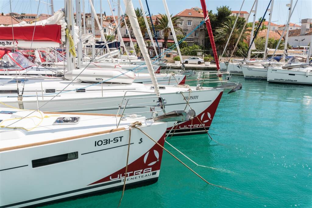 Sailing yacht Oceanis 45 Mobula One
