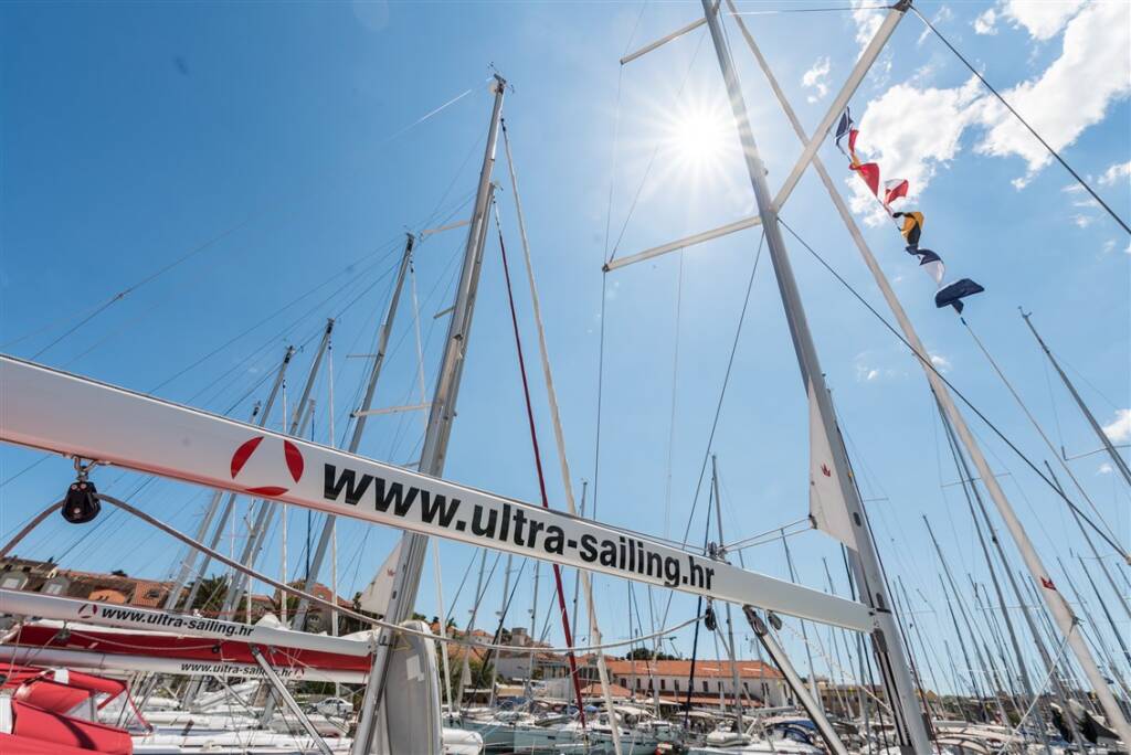 Sailing yacht Oceanis 45 Mobula One
