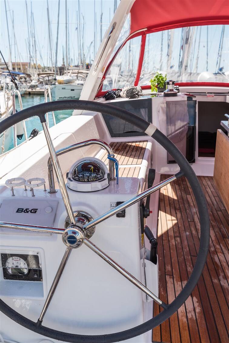 Sailing yacht Oceanis 45 Mobula One