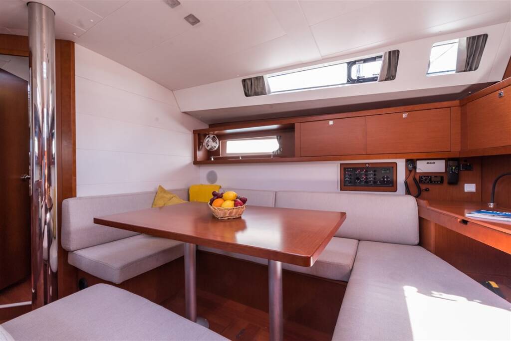 Sailing yacht Oceanis 45 Mobula One