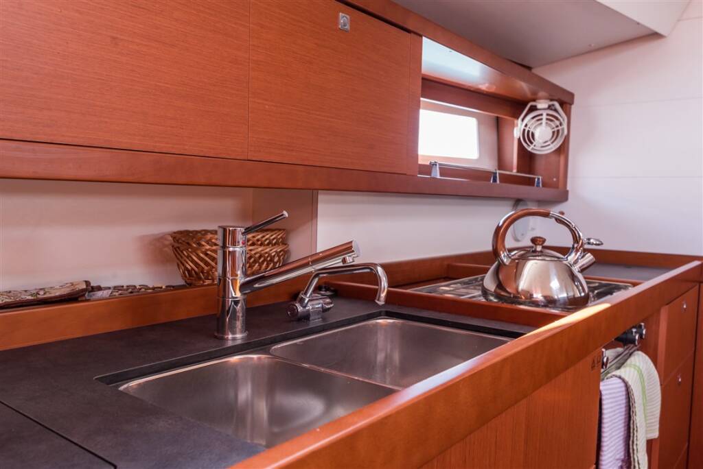 Sailing yacht Oceanis 45 Mobula One