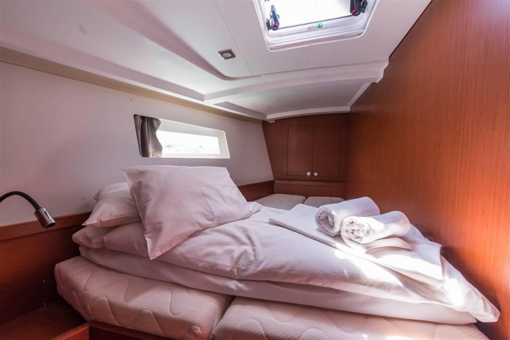 Sailing yacht Oceanis 45 Mobula One