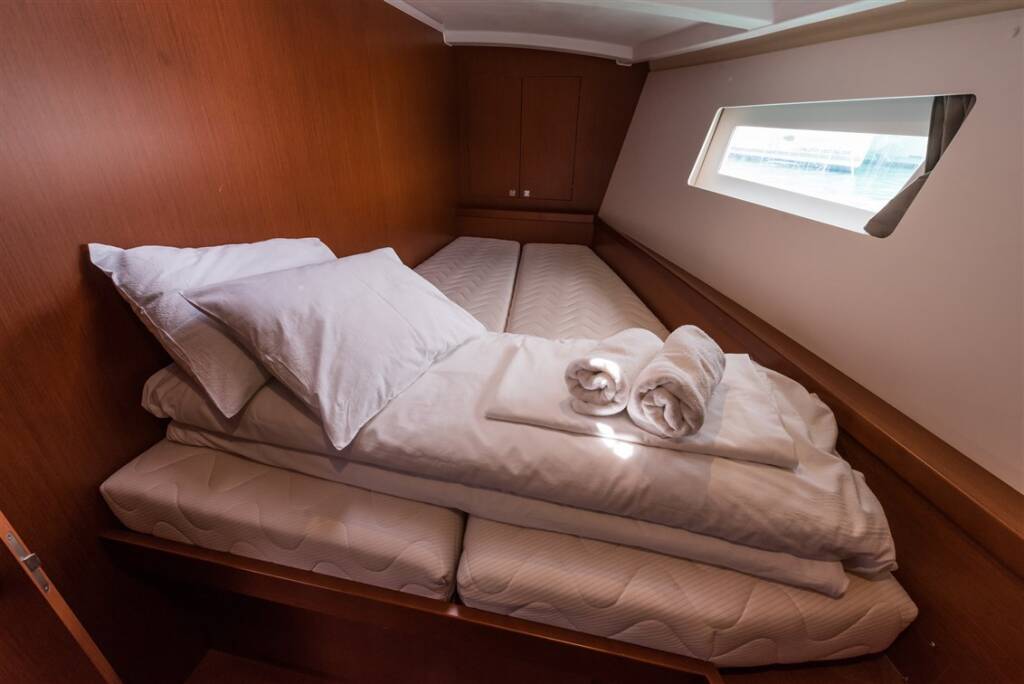 Sailing yacht Oceanis 45 Mobula One