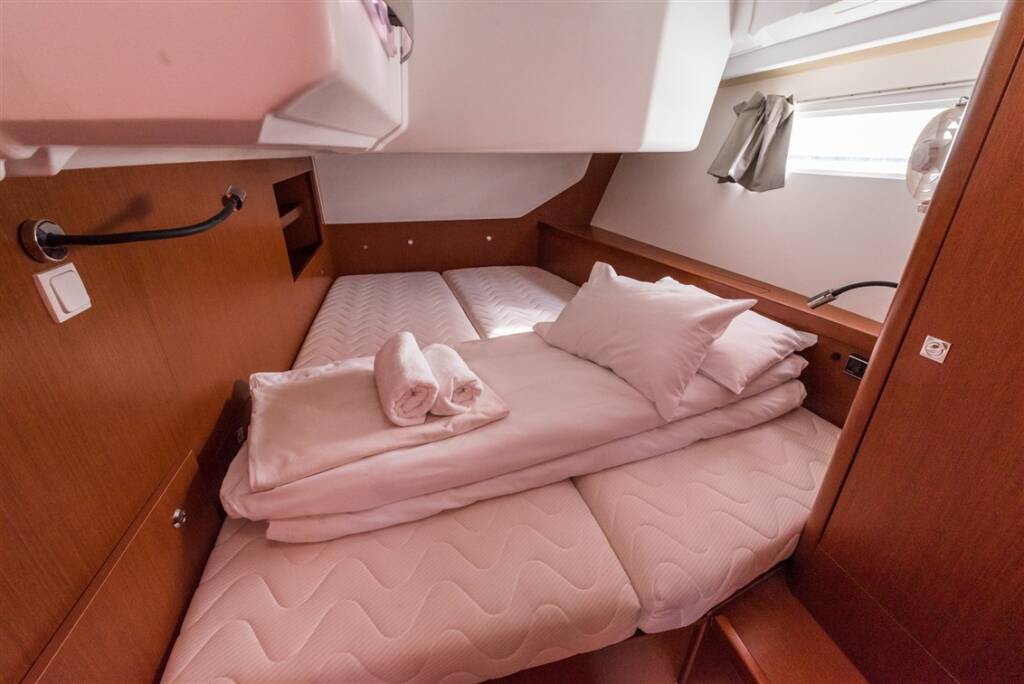 Sailing yacht Oceanis 45 Mobula One