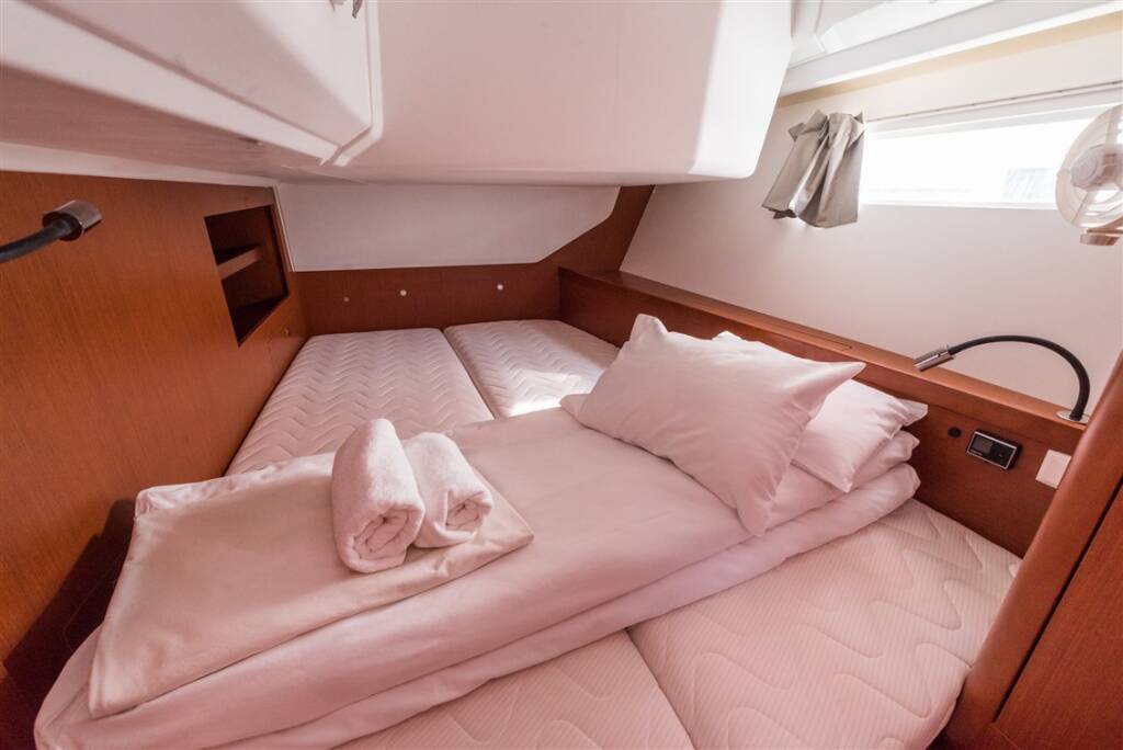Sailing yacht Oceanis 45 Mobula One