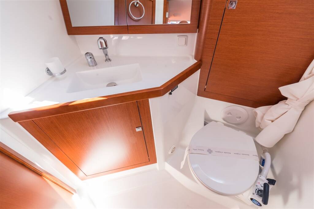 Sailing yacht Oceanis 45 Mobula One