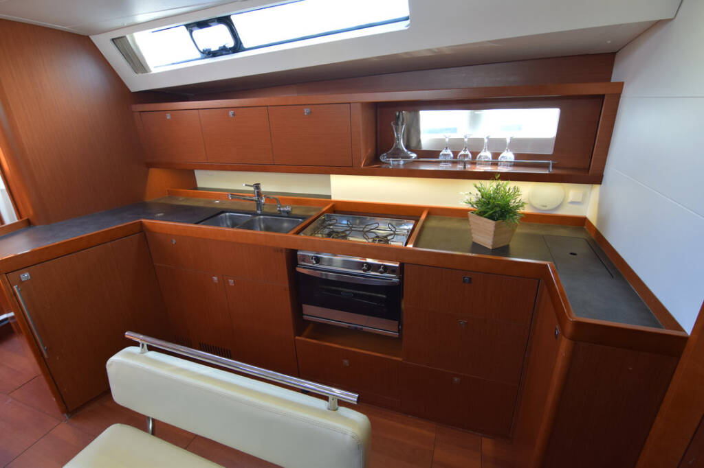 Sailing yacht Oceanis 45 Semiramis