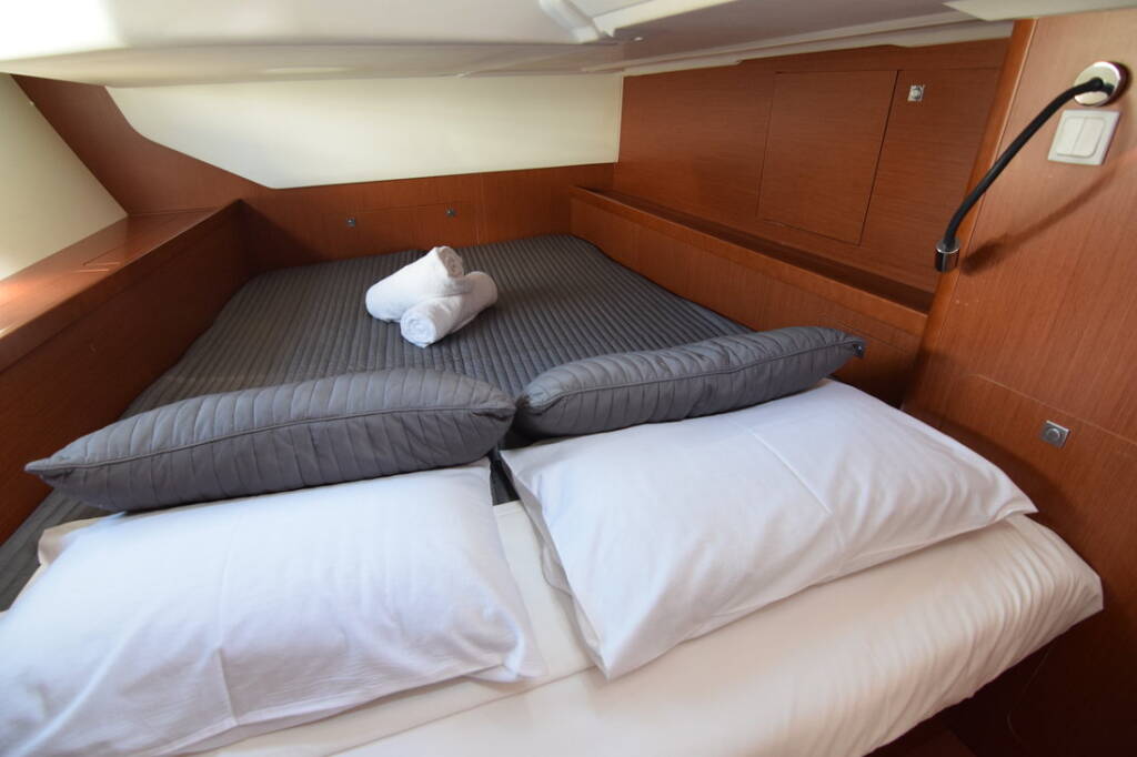 Sailing yacht Oceanis 45 Semiramis