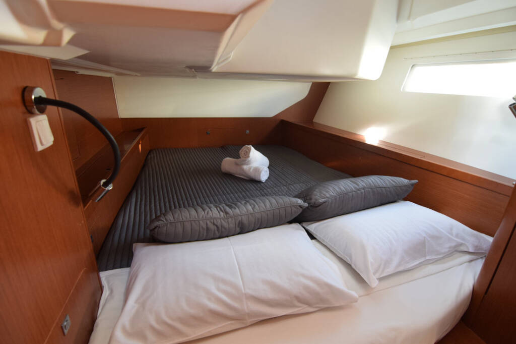 Sailing yacht Oceanis 45 Semiramis