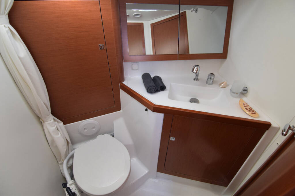 Sailing yacht Oceanis 45 Semiramis