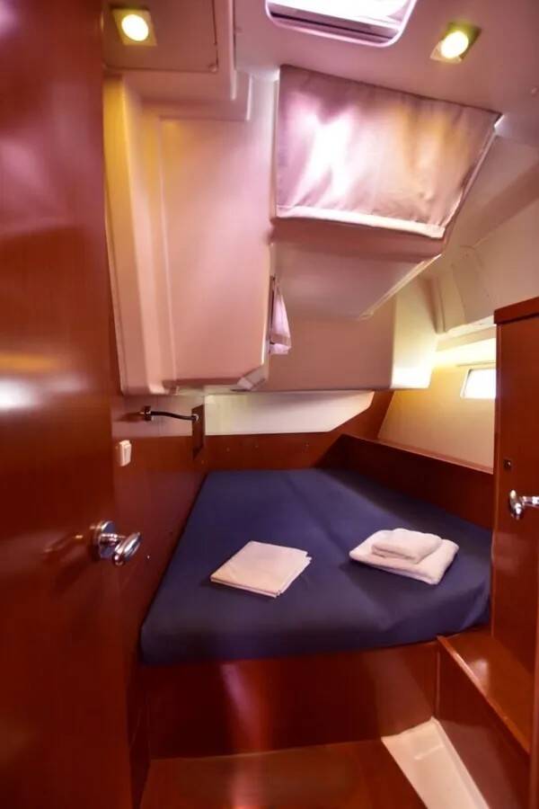 Sailing yacht Oceanis 45 Melinda