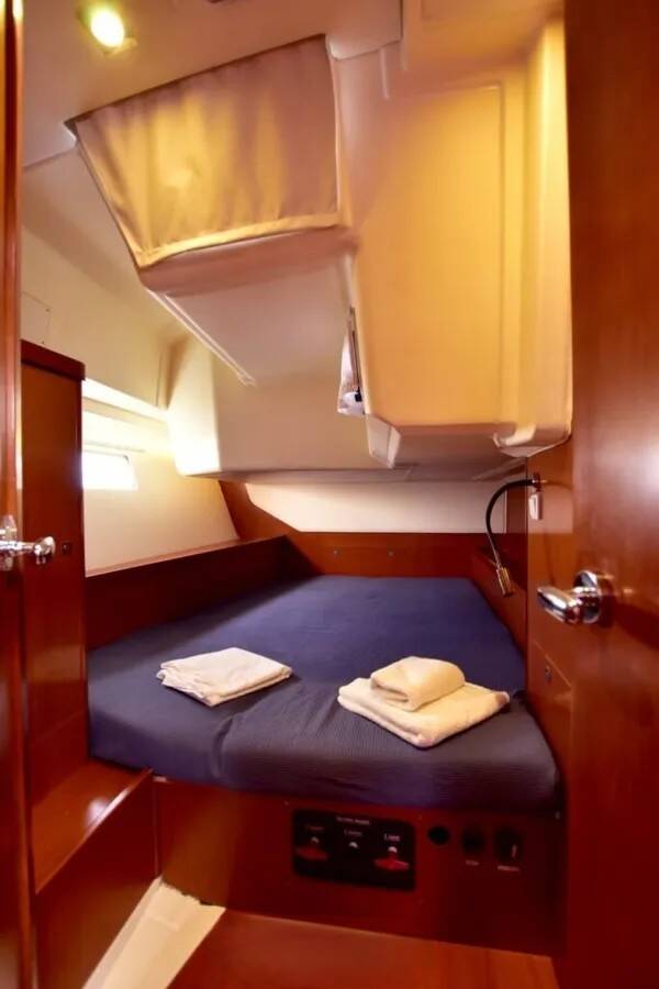 Sailing yacht Oceanis 45 Melinda