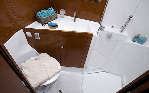 Sailing yacht Oceanis 45 Allegria