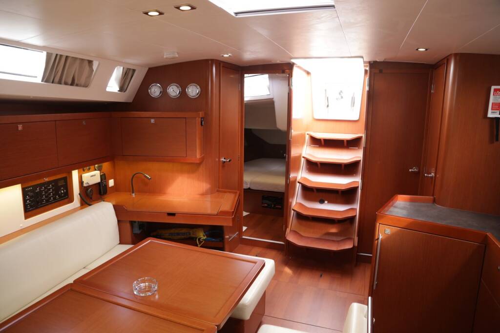 Sailing yacht Oceanis 45 Luna