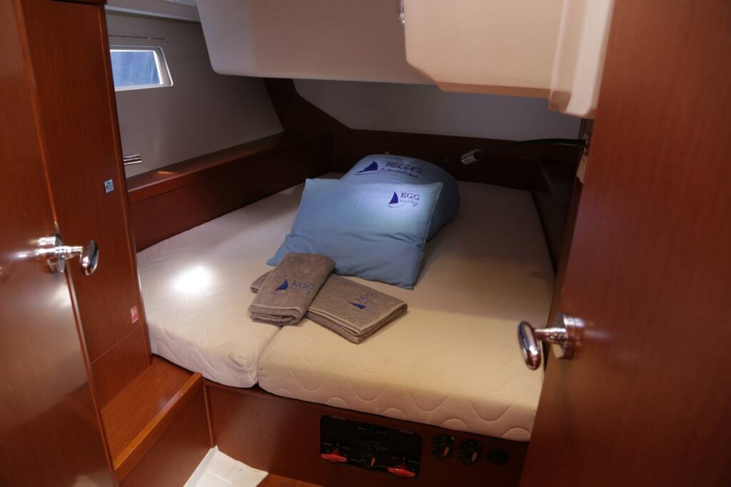 Sailing yacht Oceanis 45 Luna
