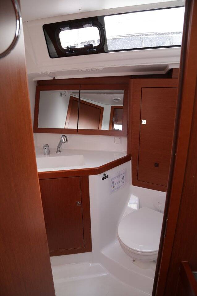 Sailing yacht Oceanis 45 Luna