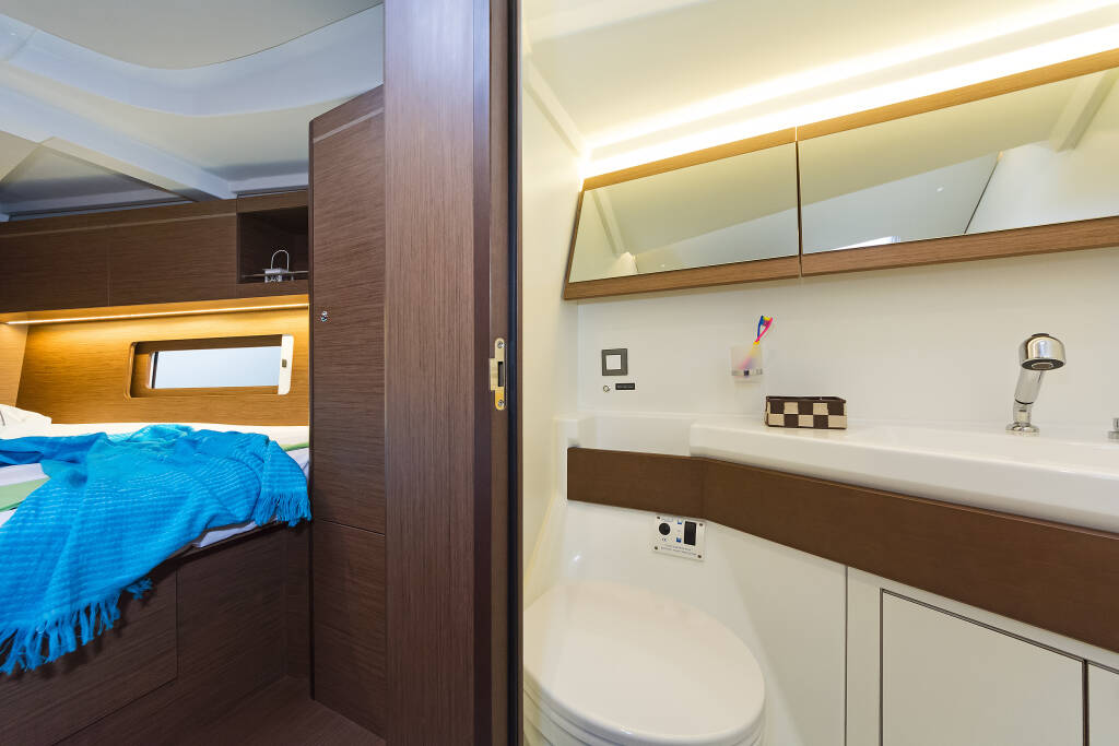 Sailing yacht Oceanis 46.1 Rebekka Blue