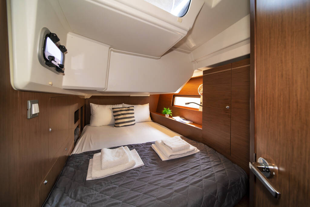 Sailing yacht Oceanis 46.1 Rebekka Blue