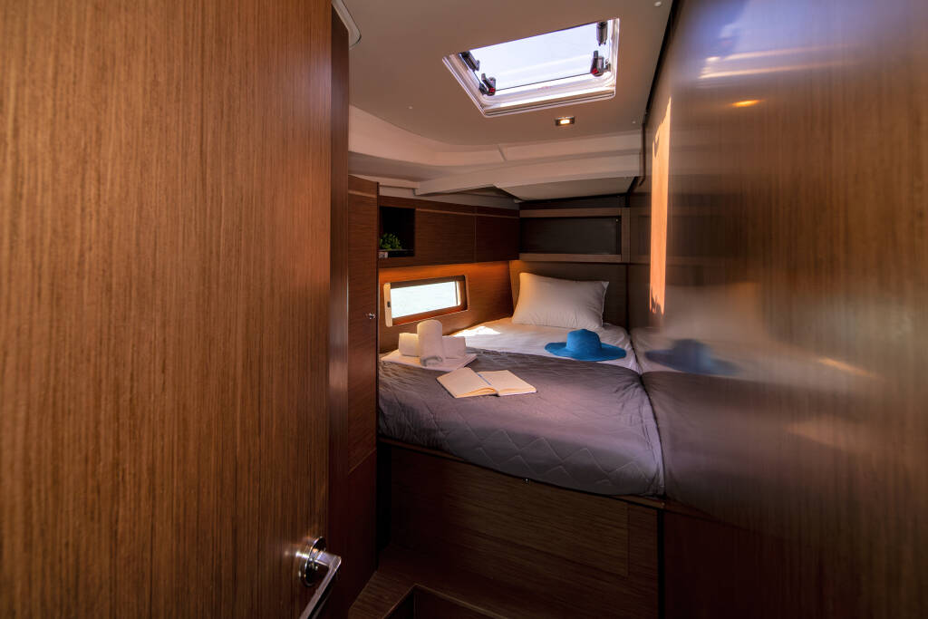 Sailing yacht Oceanis 46.1 Rebekka Blue