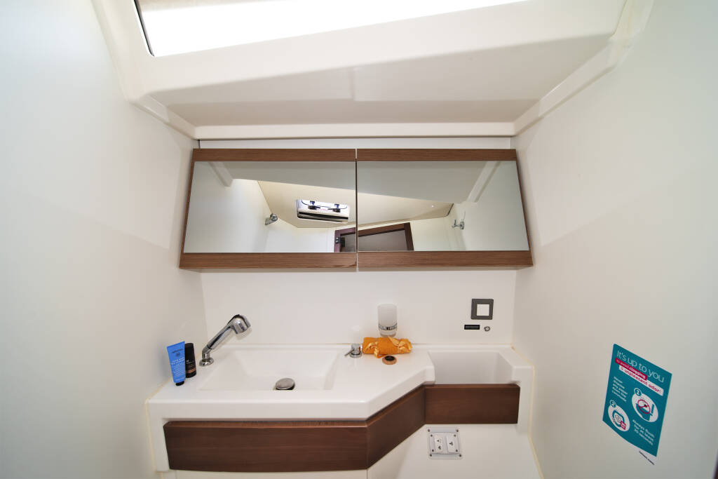 Sailing yacht Oceanis 46.1 Rebekka Blue