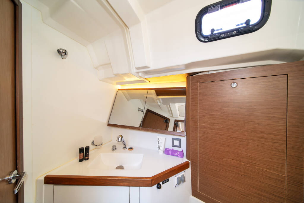 Sailing yacht Oceanis 46.1 Rebekka Blue