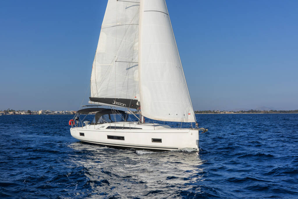 Sailing yacht Oceanis 46.1 First Kiss