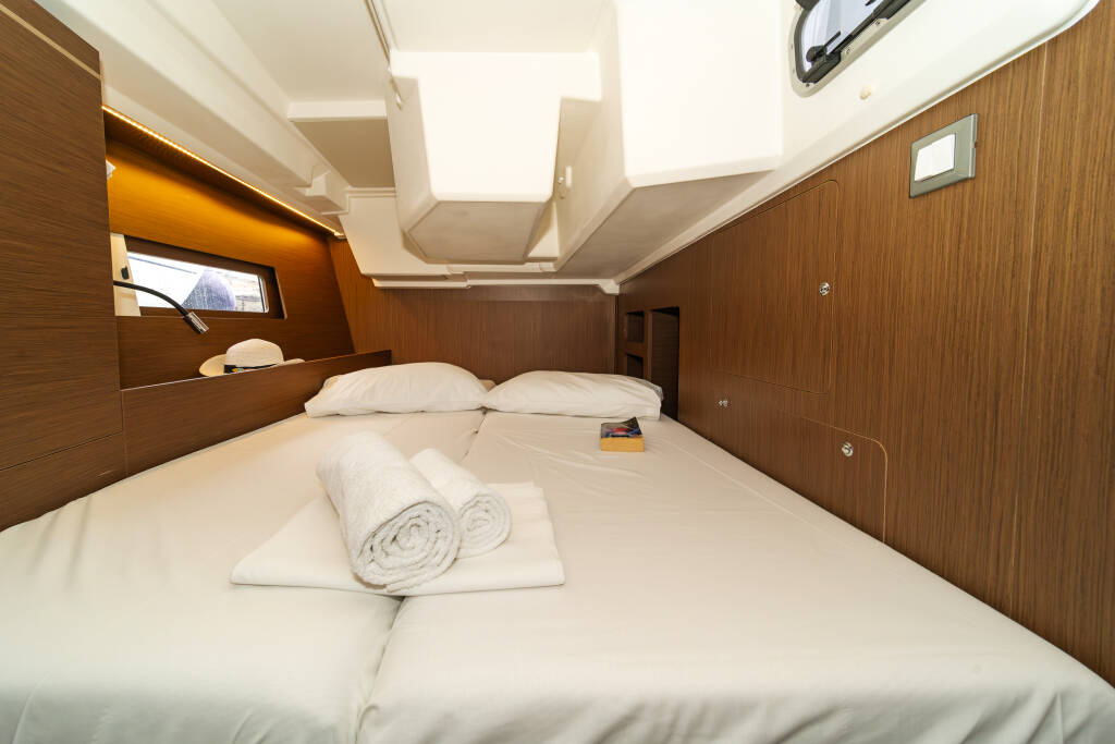 Sailing yacht Oceanis 46.1 First Kiss