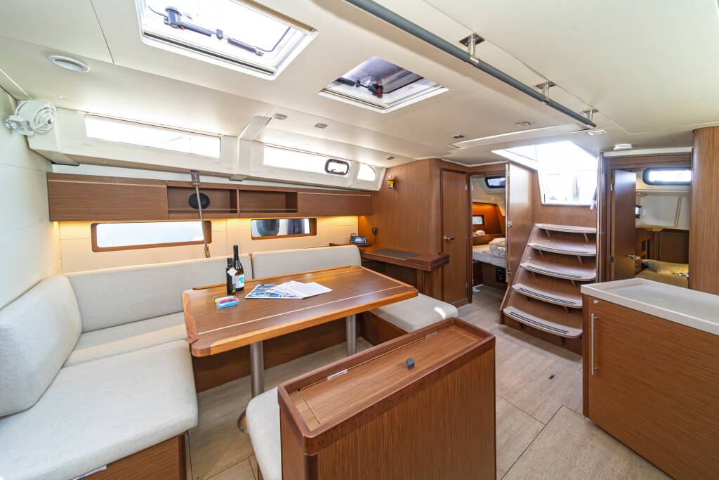 Sailing yacht Oceanis 46.1 First Kiss