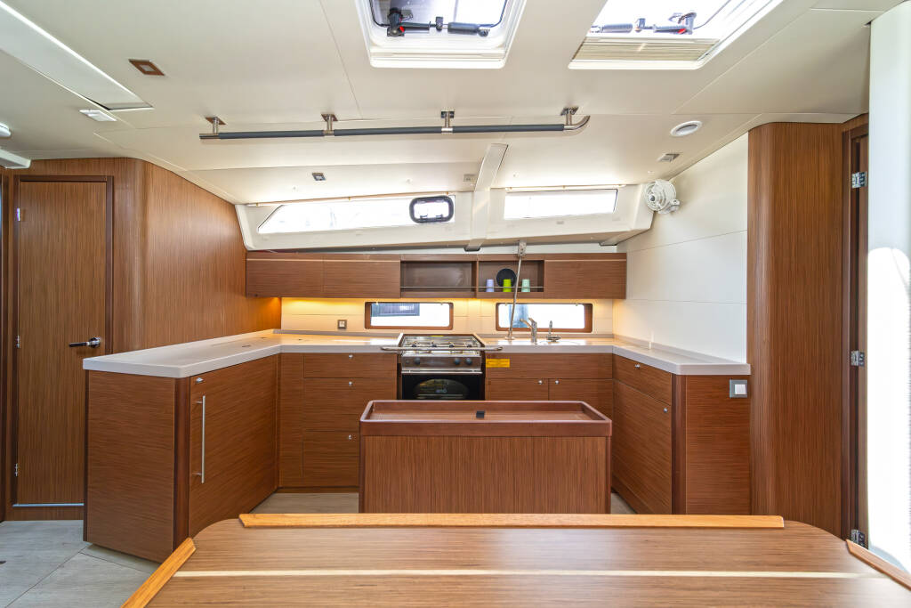 Sailing yacht Oceanis 46.1 First Kiss