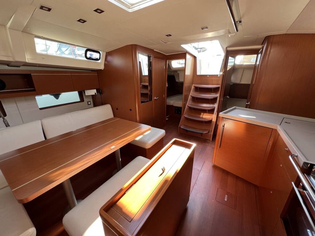 Sailing yacht Oceanis 46.1 Ostria