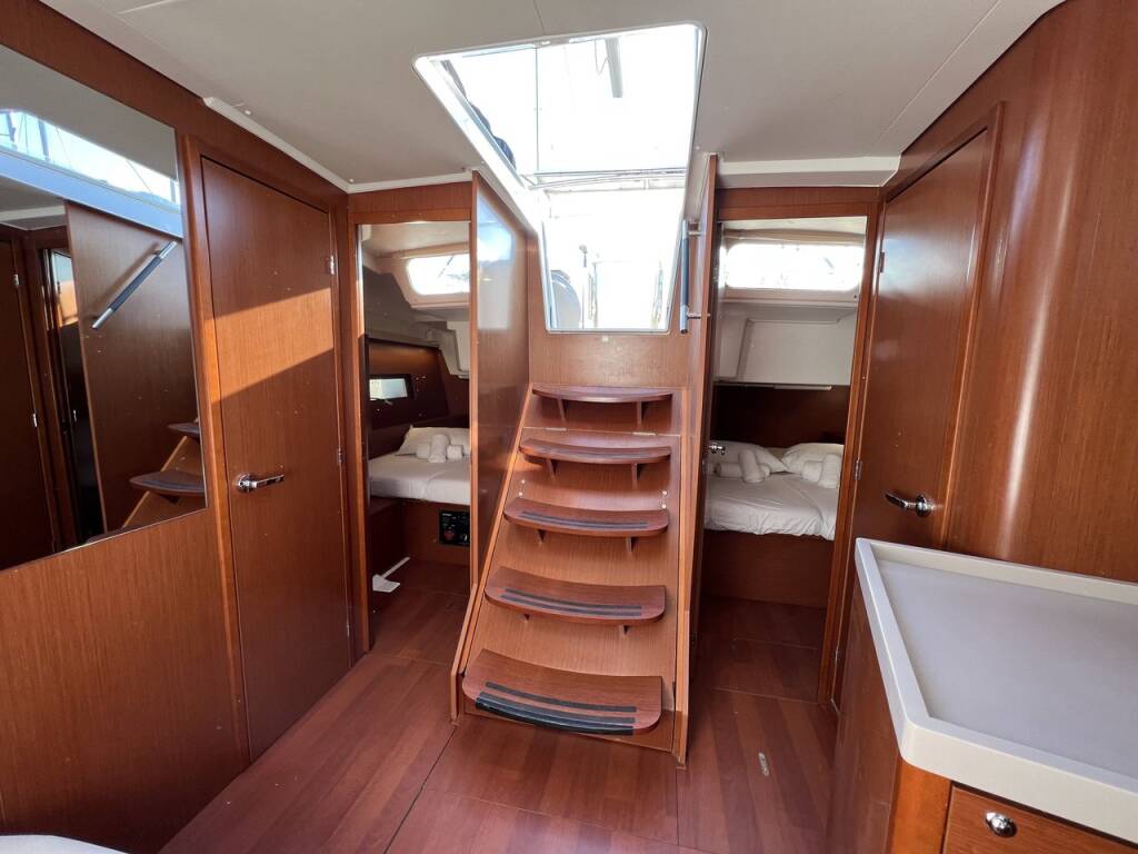 Sailing yacht Oceanis 46.1 Ostria