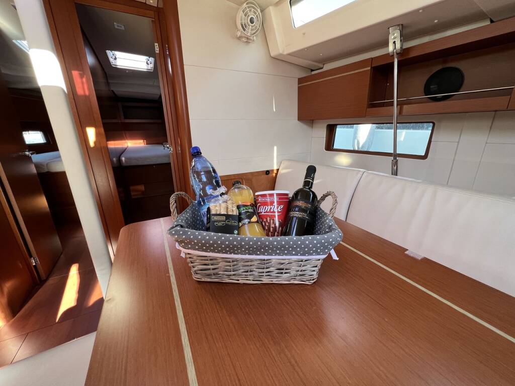 Sailing yacht Oceanis 46.1 Ostria