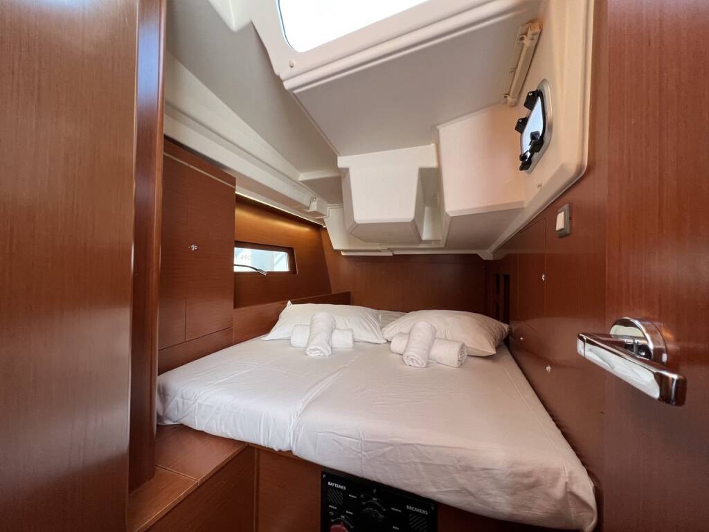 Sailing yacht Oceanis 46.1 Ostria