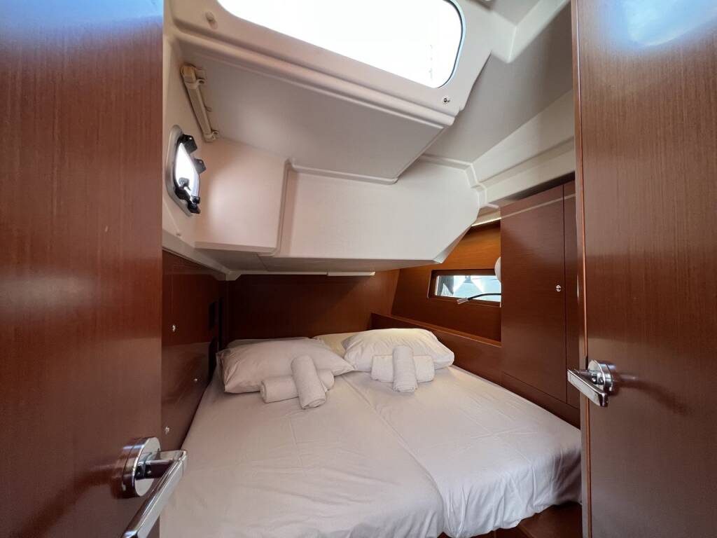 Sailing yacht Oceanis 46.1 Ostria