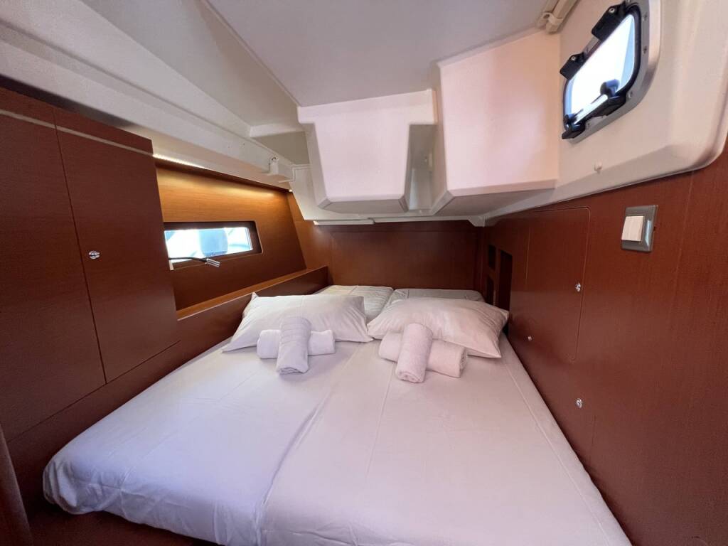 Sailing yacht Oceanis 46.1 Ostria