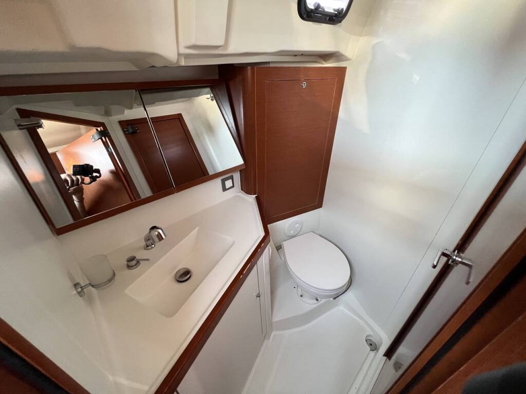 Sailing yacht Oceanis 46.1 Ostria