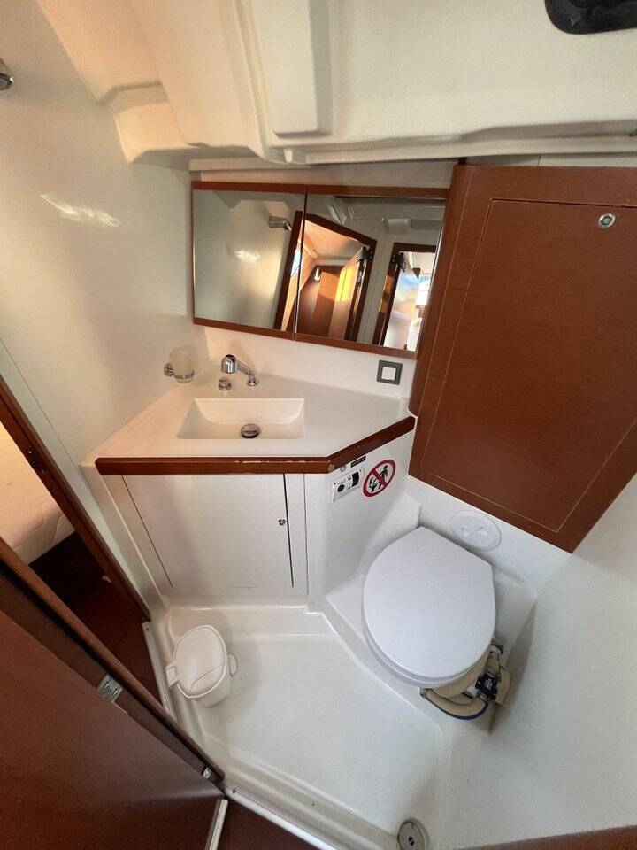 Sailing yacht Oceanis 46.1 Ostria