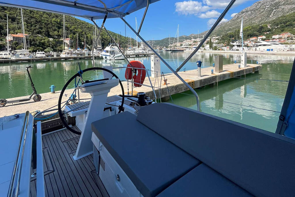 Sailing yacht Oceanis 46.1 Cadence