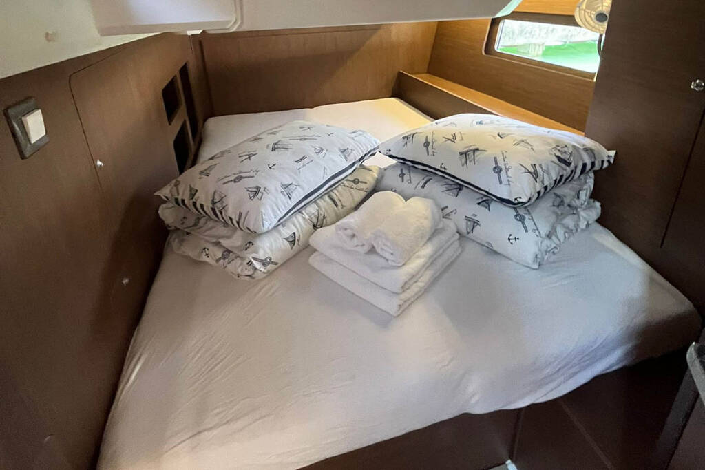 Sailing yacht Oceanis 46.1 Cadence
