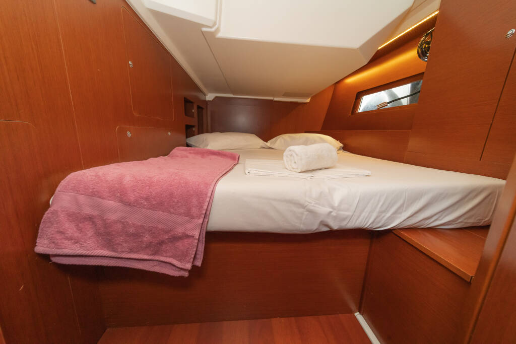 Sailing yacht Oceanis 46.1 Almyra