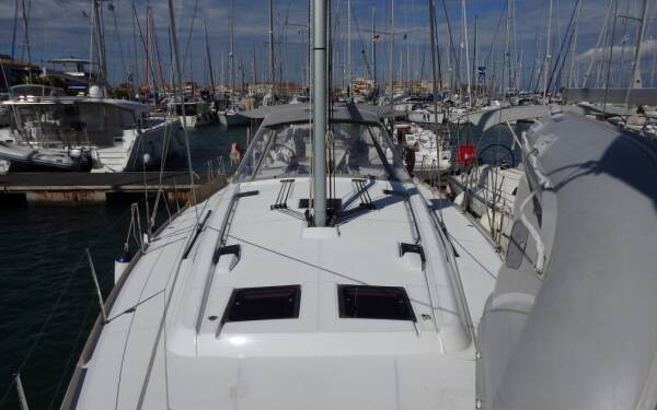 Oceanis 48 Joy Lefkas main port